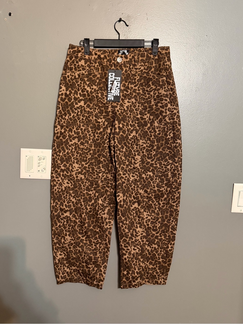 NWT Future Collective Target Leopard Print Barrel Leg Jeans Denim Size 6